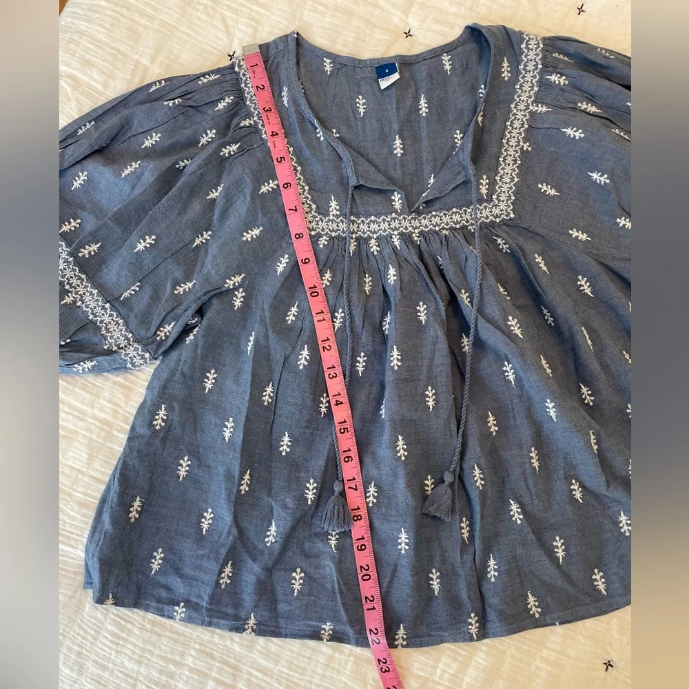 OLD NAVY Puffed-Sleeve Embroidered Poet Swing Blouse Size S NWT